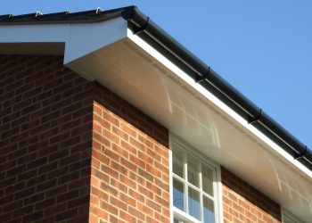 worcester-park-white-upvc-ventilated-soffit-black-pvc-guttering-1030x772